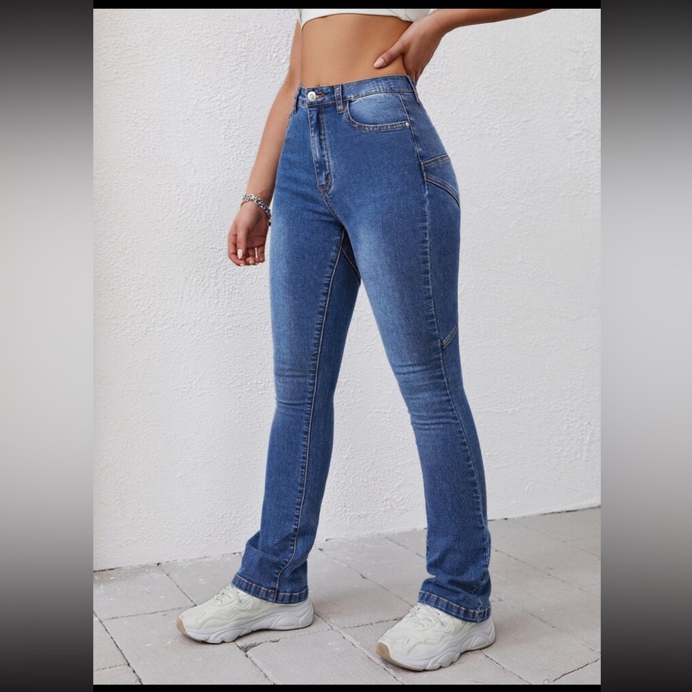 Shein EZwear medium wash flare leg star shape jeans Revolve look alike - Picture 3 of 8